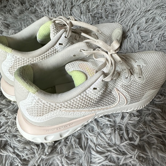 Nike Renew Sneakers - Picture 4 of 4